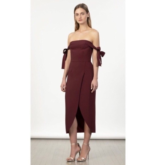 Monique Lhuillier Bridesmaid Lex Dress in Garnet 8 NWOT - Picture 1 of 12